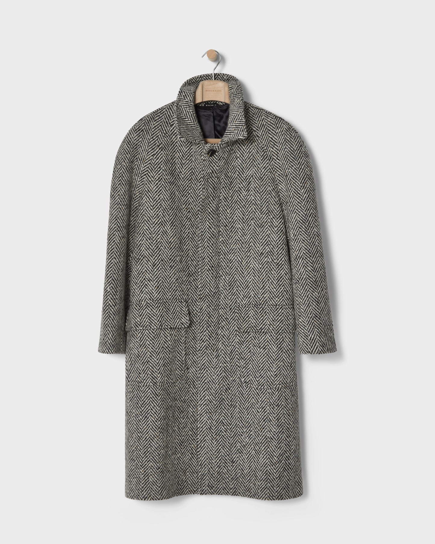 Nelson Tweed Raglan Coat - Charcoal/Cream Berg & Berg