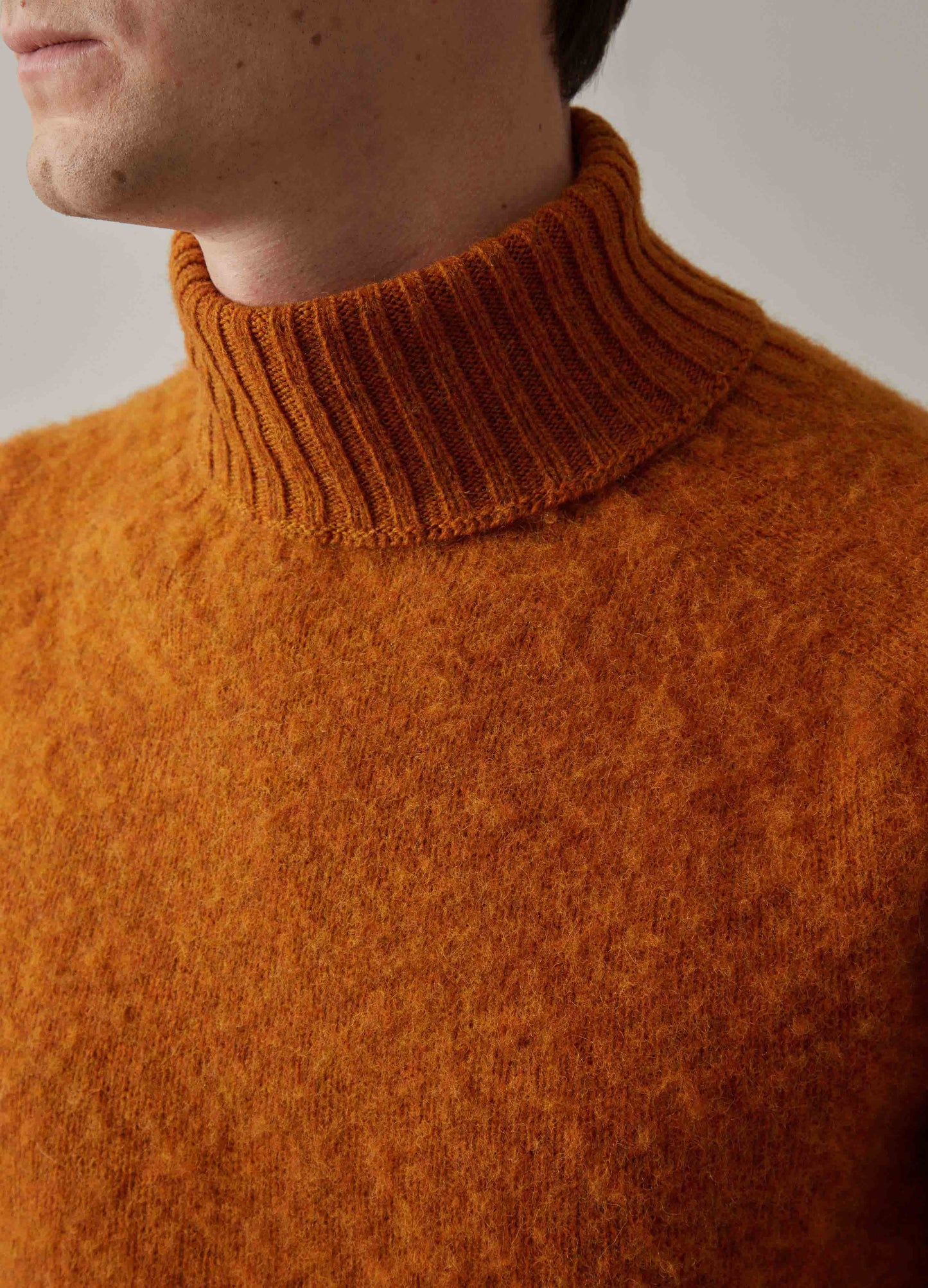 Bosse Shaggy Roll Neck - Rust | Berg & Berg