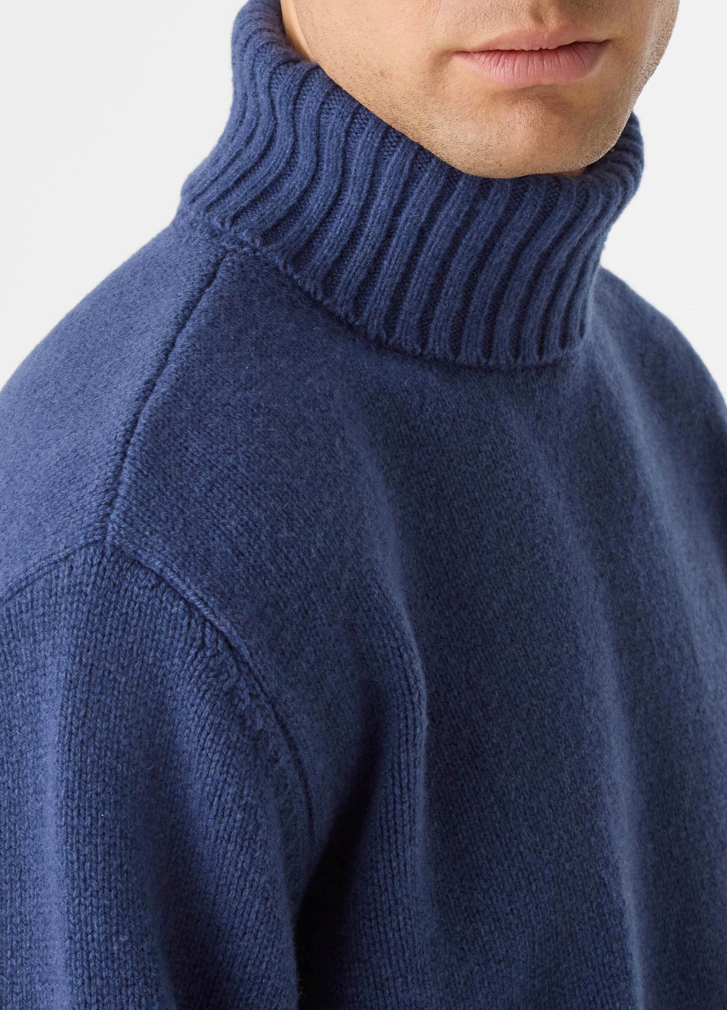 Börje Wool/Cashmere Roll Neck - Air Force Blue