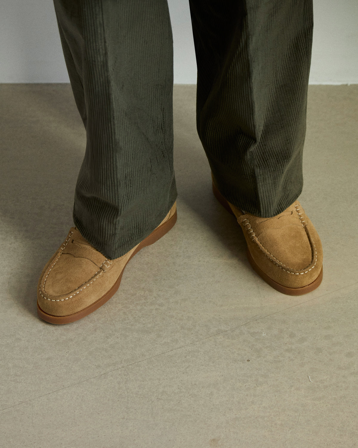 Svante Beef Roll Penny Loafer - Milkshake Suede Berg & Berg