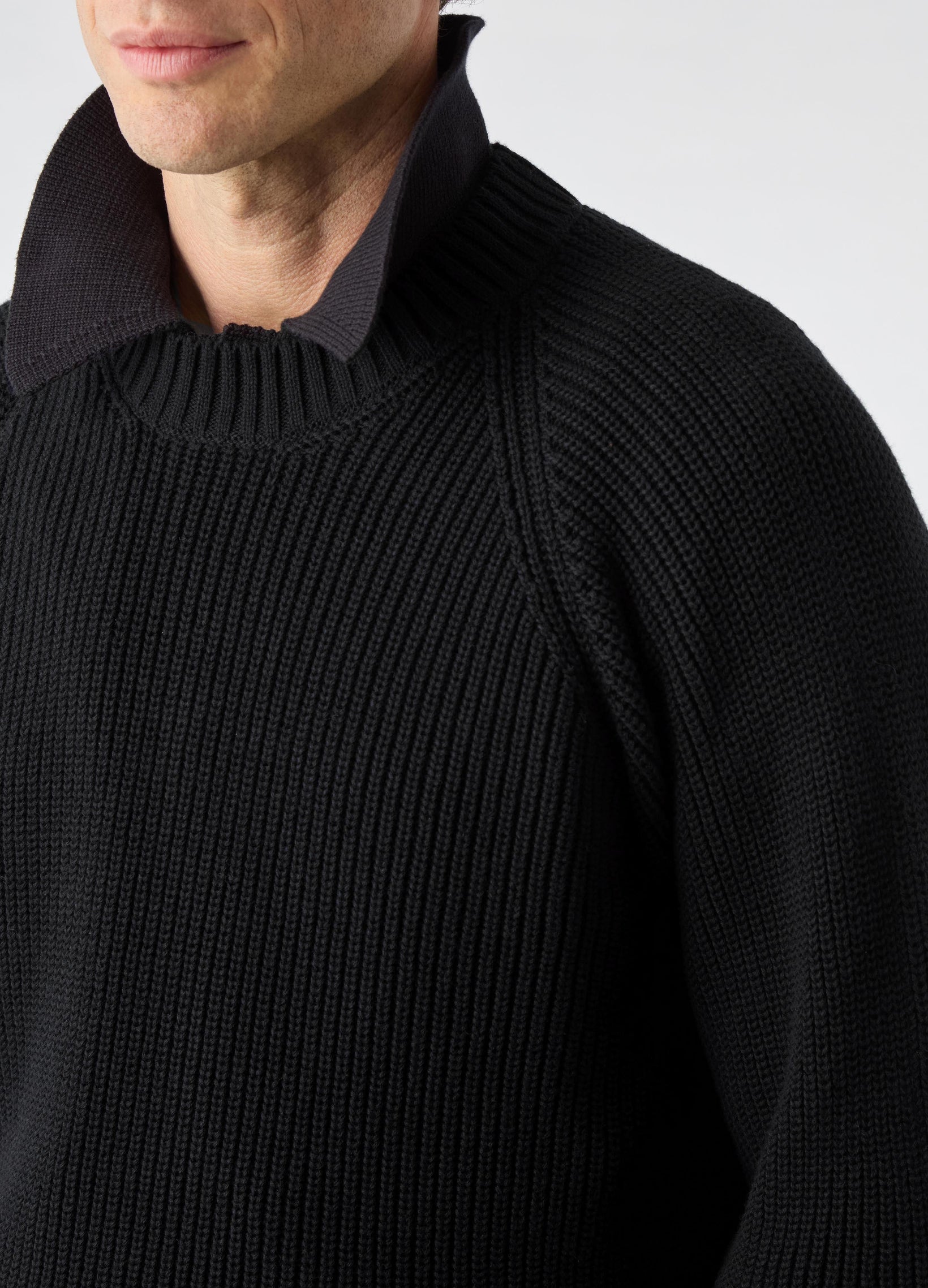Bengt Raglan Sweater - Black | Berg & Berg