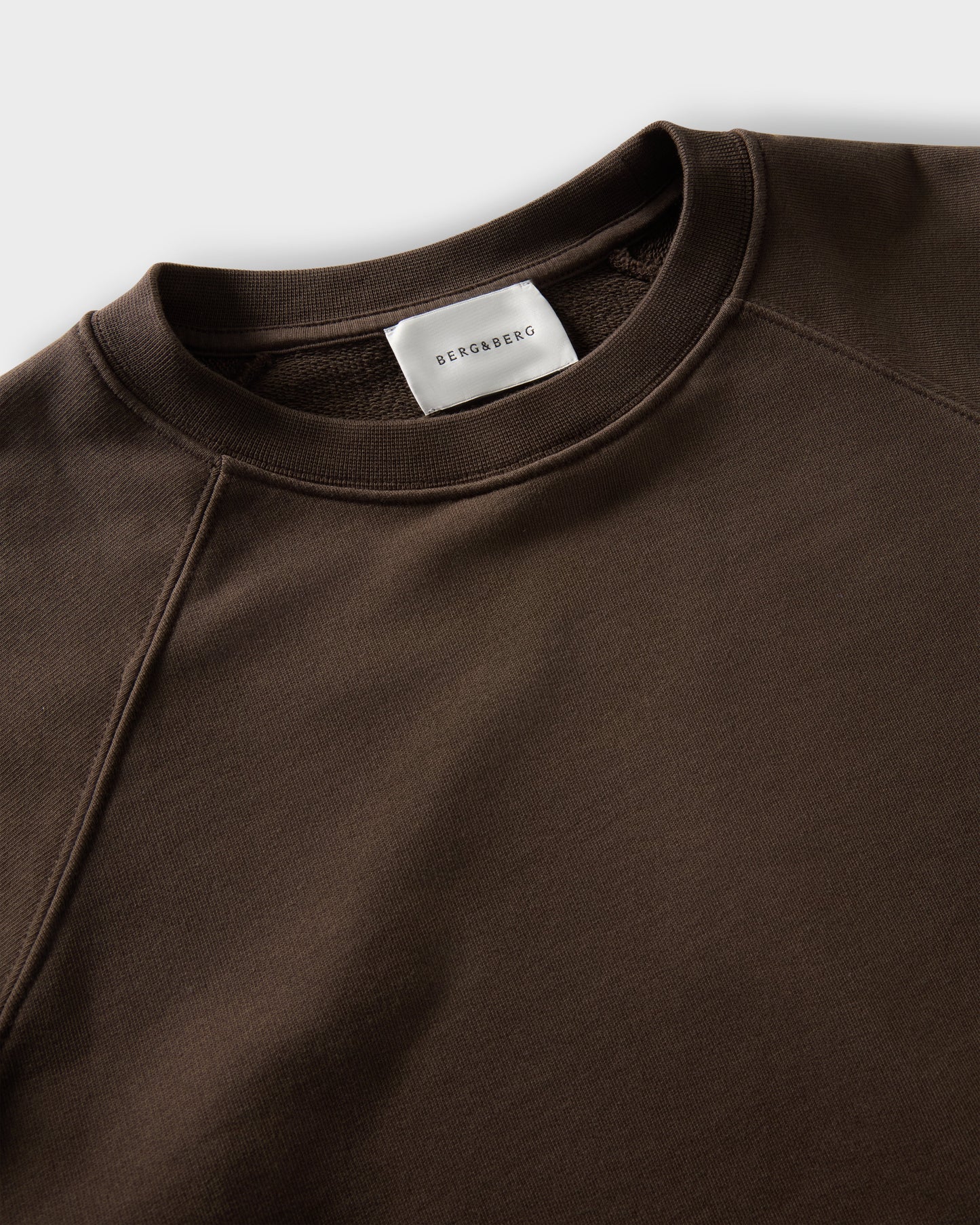 Tommy Raglan Sweatshirt - Dark Chocolate Berg & Berg