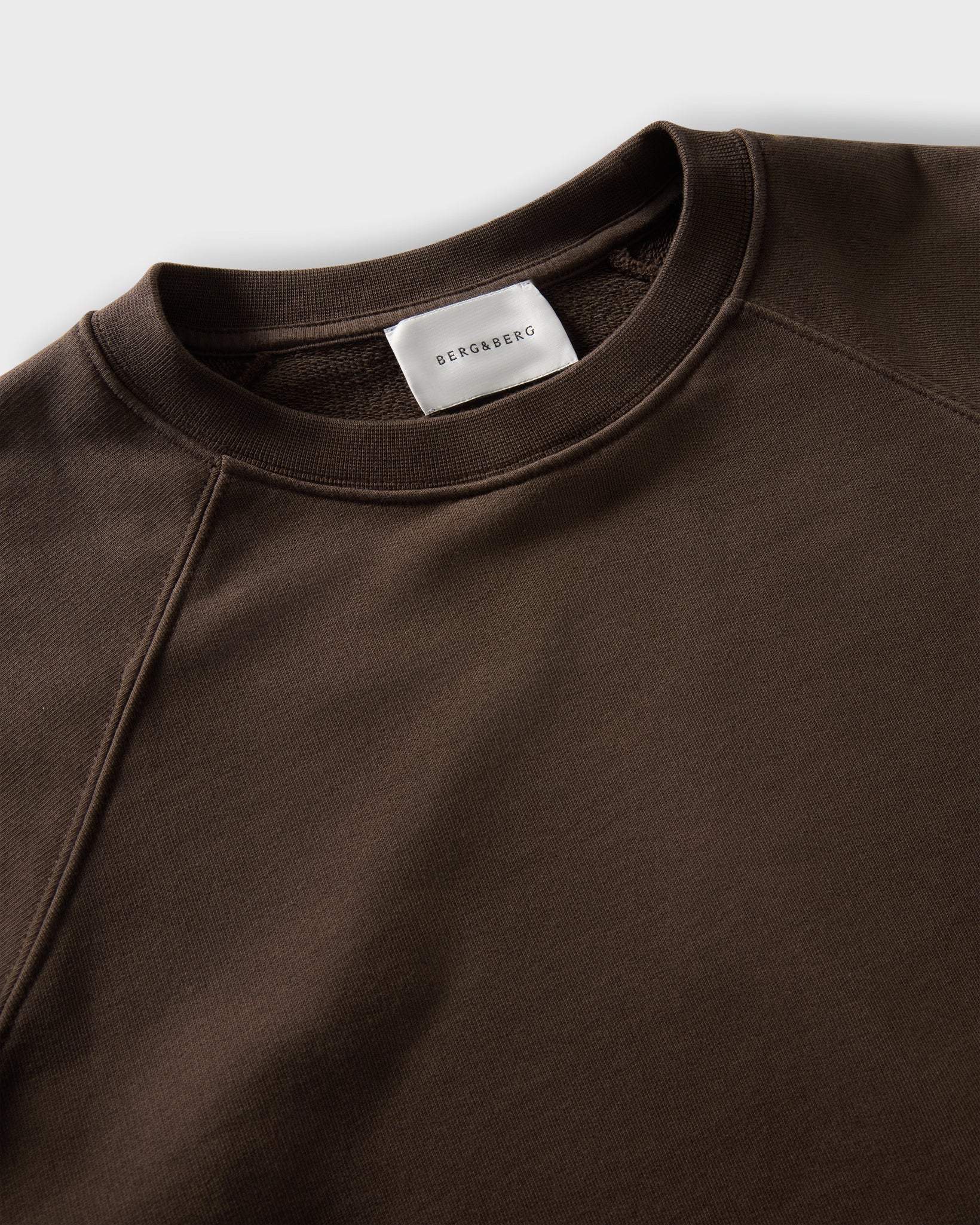 Tommy Raglan Sweatshirt - Dark Chocolate Berg & Berg