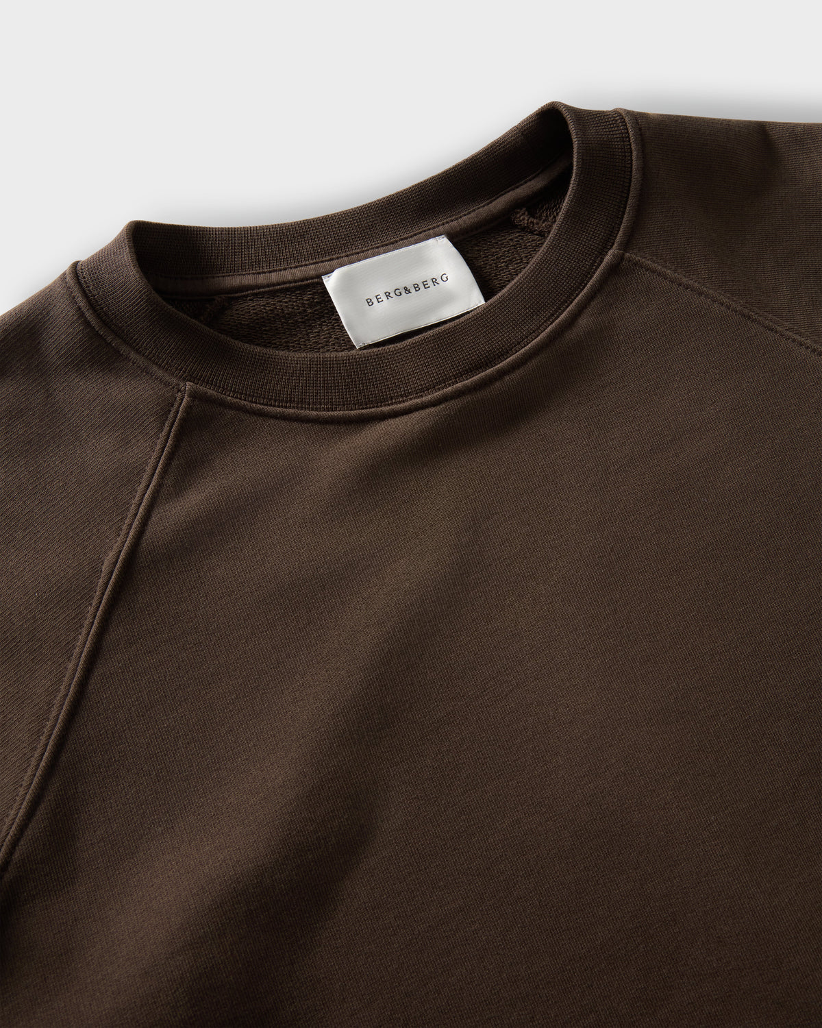 Tommy Raglan Sweatshirt - Dark Chocolate Berg & Berg