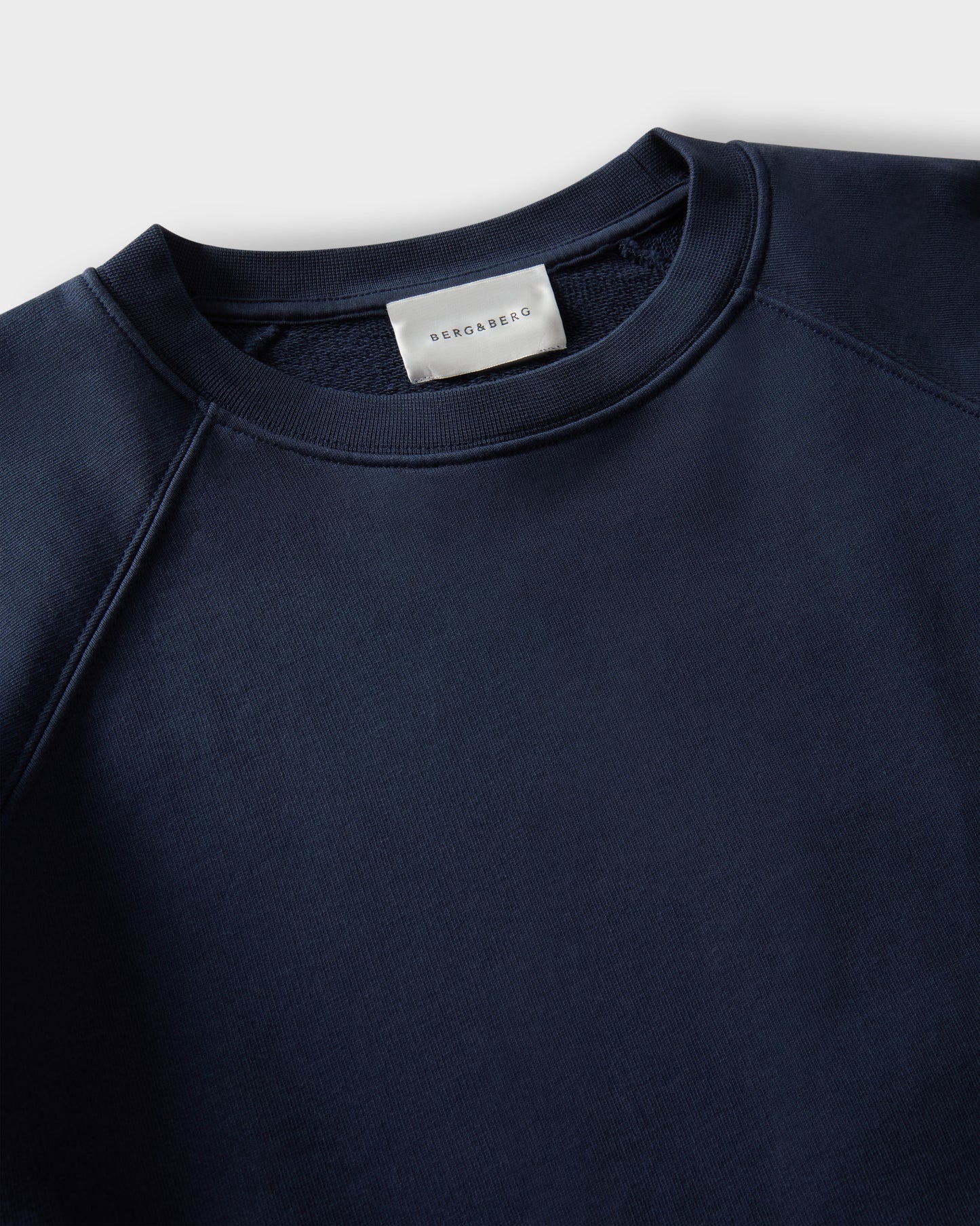 Tommy Raglan Sweatshirt - Navy Berg & Berg
