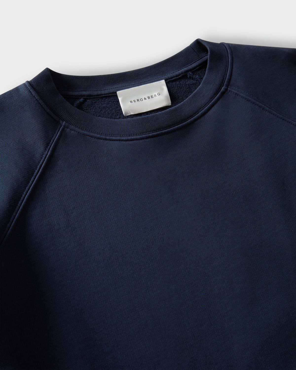 Tommy Raglan Sweatshirt - Navy Berg & Berg
